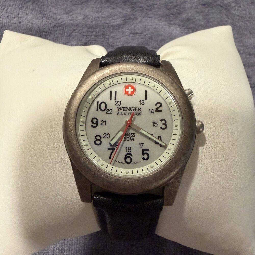 Wenger Men’s BUDWEISER Watch 0600 SaK Design NEW BATTERY 50m Genuine Leather